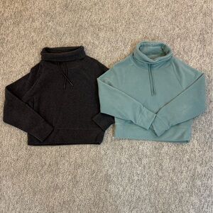 Old Navy Cropped Cowl Neck Sweatshirt. Size S